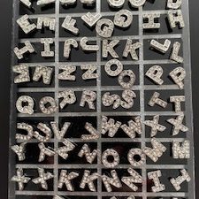 Oorknopjes letter bling