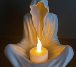 Geest zittend theelichthouder